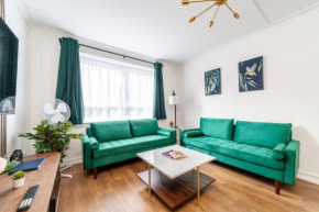 Lux 3-Bed Apartment with Patio in Central London